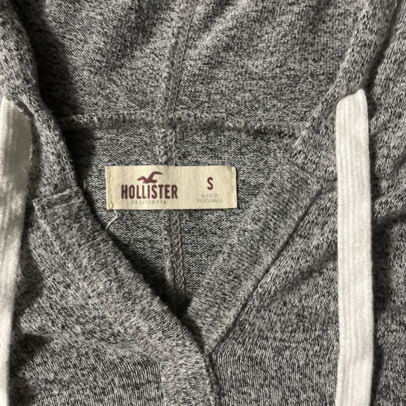 Hollister Grey V-Neck Pullover - Picture 2 of 3